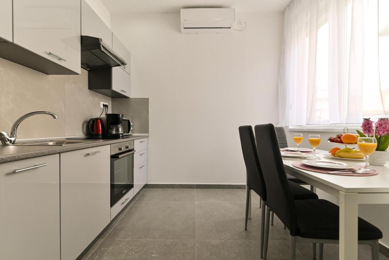 Apartmani Castrum Kaštela المظهر الخارجي الصورة